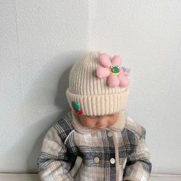 Berets Cute Children's Knitted Beanie Hats Warm Autumn Winter Big Flower Flapped Strawberry Thickened Stripe Woollen Cold Cap Boys Girls