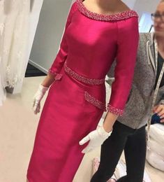 Elegant Fuchsia Sheath Tea Length Mother of the Bride Dresses Scoop Neck Three Quarter Sleeve Beaded Formal Gown Sheath Short Prom5298846