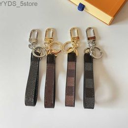 Keychains Lanyards Luxury Cut Ring Brand Designer Gift Box Keychains Leather Colours 240303