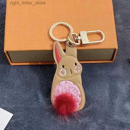Keychains New designer keychain rabbit and panda plush cute ladies bag key high-grade creative 240303