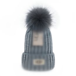 새로운 디자인 디자이너 비니 클래식 레터 니트 보닛 캡 G Mens 여성 가을 ​​겨울 따뜻한 두꺼운 양모 자수 냉장 모자 패션 스트리트 모자 UG16