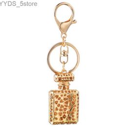 Keychains Lanyards Fashion Design Ring Bottle Keychains Creative Crystal Rhinestone Diamond Metal Keyring Gift good 240303