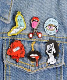 Vintage Punk Style Lips Clock Metal Kawaii Enamel Pin Badge Buttons Brooch Shirt Denim Jacket Bag Decorative Brooches for Women Me8278614