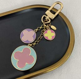 Key Rings Luxury Designer Keychain Classic Brands Key Flower Letter Pattern Genuine Leather Golden Keychains Mens Womens Bag 240303