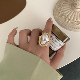 Cluster Rings French Retro Shaped Pearl Ring For Women Exaggerated Gold Color Opening Adjustable Fashion Jewelry Trend Accessories