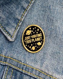 JUST VISITING THIS PLANET Small Funny Enamel Brooches Pins For Women Girl Men Christmas Gift Demin Shirt Decor Brooch Pin Metal Ka4832400