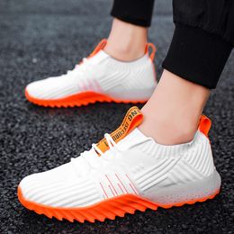 2020 Fashionable Breathable Men's Sports Running Shoes Casual Flying Woven High Quality Tide Shoes Wear-resistant Jogging ShoesF6 Black white