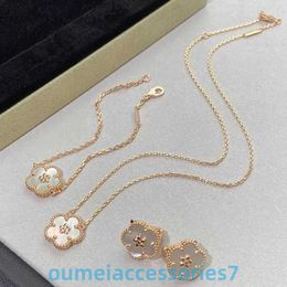 2024 Jewellery Designer Brand Vanl Cleefl Fan Rose Gold White Fritillaria Four Leaf Grass Plum Blossom Necklace v Golden Live Network Red Ornament