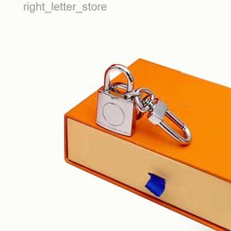 Keychains New alloy lock design astronaut keychains accessories designer keyring solid key gift box packaging 240303