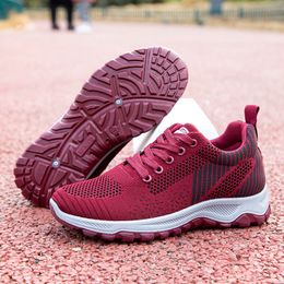 Soft sports running shoes with breathable women balck white womans 01628485174