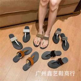 Sports shoes 2024 G family character women in summer new style for external wear T-shaped clip toe with flat bottom and round head metal buckle slippers