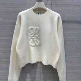 2024 neue Damen Pullover Herbst trendige langärmelige Top High-End schlanke Pullover Mantel Designer Pullover Frauen weiße dünne Strickpullover