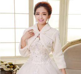 Winter Bride Wedding Jacket Strip wrinkles Longsleeved Wedding Coat Fake Fur Wraps Capes5759149
