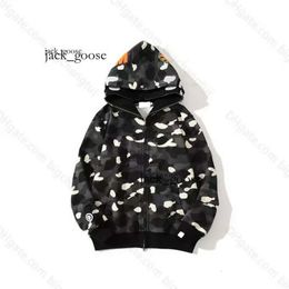 Bape Mens Hoodies Designer Hoodie Shark Luminous Women Sweatshirts Letters Camo Hoody Oversized Cotton Zip Sweaters Hoodys Embroidered Cardigan 981