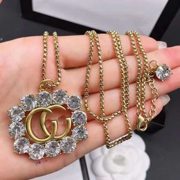 Designer Vintage Shiny Diamond Long Pendant Halsketten für Damen Herren Edelstahl 18 Karat Gold Double Letter Sweater Kubanische Kette Halskette Strass Schmuck Geschenk