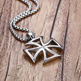 Fashion- Mens Necklace Stainless Steel Vintage Hollow Maltese Iron Cross Pendant Necklace Knights Templar Cross Male Jewelry318l