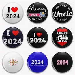 Brooches 58mm I Love 2024 Creative Funny Button Pin Promoted To Mommy Daddy Brother Grandpa Grandma Slogan Brooch Badge Decor Family Gift