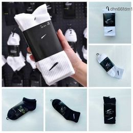 Socks Womens Mens All Cotton Classic Black and White Ankle Breathable Mixed Football Basketball Fashion Designer High Quality QDLI