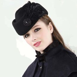 Stingy Brim Hats Women Hat Fashion Noblewoman Vintage Wool Felt Elegant Beret Feathers Stewardess Fedora Ladies Formal Caps300L