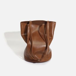 2024 Spring/Summer New Tote Bucket Bag, Designer Style Large Capacity Maillard One Shoulder Underarm Bag, Lazy and Minimalist Urban Mni Bag brown