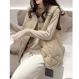 2023 Autumn and Winter Womens Warm Lamb Wool Quilted Cotton Vest Maillard DoubleSided Simple Womans Waistcoat 240229