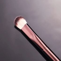 Makeup Brushes New VANISH SEAMLESS FINISH Concealer Brush Metal Handle Soft Bristles Angled Large Conceal Cosmetics Beauty Tool LL Q240507