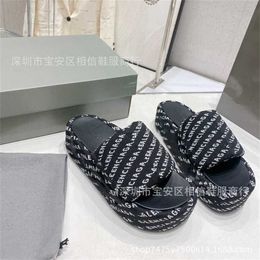 Sports shoes 2024 High version Paris home thick sole one letter versatile slippers for womens couples new straight
