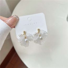 Needle Korean Sweet Simple Asymmetric Petal Personalised and Versatile Pearl Earrings for Women