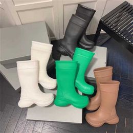 Sports shoes 2024 Achigos Same Paris Rain Boots Autumn/Winter New Rubber Thick Sole Anti slip and Durable Hole Shoes Womens Boot