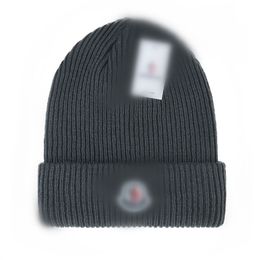 새로운 디자인 디자이너 Beanie 클래식 레터 니트 보닛 모자 남성용 가을 겨울 따뜻한 두꺼운 양모 자수 콜드 모자 패션 스트리트 모자 monc8