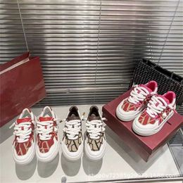 Esportes 2024 bens de luxo europeus família salgueiro unhas pequenas mulheres brancas esportes lazer solas grossas 5cm aumento de altura Warren esponja bolo pais sapatos mulheres