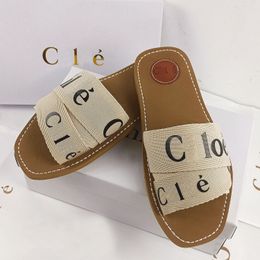 Designer Slifor per donne Lettere in tela in tessuto legnoso Slide sandali piatti comodi alla moda alla moda in punta di sabbia all'aperto
