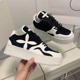 30% OFF Sports 2024 H smfk Panda Skate shoe Autumn New Leisure Versatile Womens Shoes Cross flower leather thick soled small white shoes