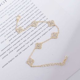 Designer Van clap Korean version of fashionable minimalist Personalised trendy flower full diamond bracelet light luxury highendf eelingt emperamenta ndv SUP7