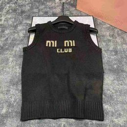 Women's Knits & Tees Designer Brand 2024 Early Spring New Miu Letter Gold Yarn Spliced Pullover Knitted Tank Top with Age Reducing Girl Feel Vest 8JOT