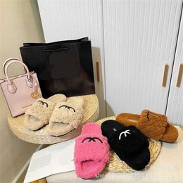 30% OFF Sports shoes 2024 Xiaoxiangfengs New Autumn and Winter Outwear Plush for Womens Home Flat Bottom Wool Fur One Piece Chequered Slippers
