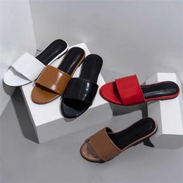 30% OFF Sports shoes 2024 Slides Fashion YL Lacquer Leather Metal Clasp for Women Outerwear Summer Casual Slippers