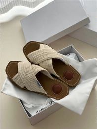 Designer-Damensandalen für Damen und Mädchen, Woody-Hausschuhe, gehäkelte flache Pantoletten, überkreuzte Riemen-Slides, Regenbogen-geflochtene Sandale, Damen-Sommerferien-Flip-Flops, Größe 35–42