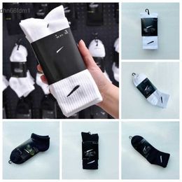 Fashion Designer Black White High Quality Socks Women Men Cotton All-match Classic Ankle Hook Breathable Stocking Mixing Football Basketball Sports Sock U4FM