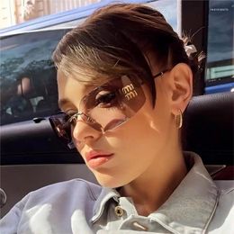 Óculos de sol 2024 doce legal menina metal sem aro rua tiro pista côncava modelagem óculos sênior sentido corte borda