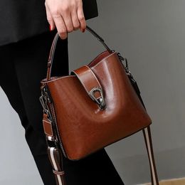 Real Oil Wax Leather Womens Bucket Bag Casual and Simple Handbag Large Capacity Ladies Cowhide Fashionable Crossbody Tote Bag 240229