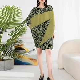 Casual Dresses Miyake Pleated Temperament Loose Dress Female 2024 Spring Summer High-end Leopard Print Bump Colour Bat Sleeve Mid-Length