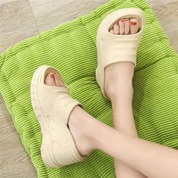 Slippers Size 40 Bathing Woman Home Soft Sandals For Teenager Shoes Sneakers Spring 2024 Sports Specials Sports-leisure