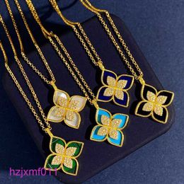 Xigk Pendant Necklaces Luxury Brand Clover Designer for Women 18k Gold Sweet 4 Leaf Flower Elegant Charm Choker Necklace with Crystal Diamon