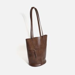 2024 Spring/Summer New Tote Bucket Bag, Designer Style Large Capacity Maillard One Shoulder Underarm Bag, Lazy and Minimalist Urban Mni Bag brown coffee