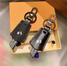 Key Lanyards Brand Classic 2 Designer Black Leather Car Key Chain Accessories Fashion Keychain Buckle Hanging Decoration for 240304