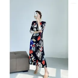 Casual Dresses Pleated 2024 Autumn Abstract Printing Fashion Loose Fitting Dress Women's French Vintage Style High Grade Mid Length