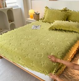 New Milk Fibre Fitted Sheet One-Piece Winter Thickened Velvet Padded Coral Flannel Bedspread Full Cover Mattress Cover