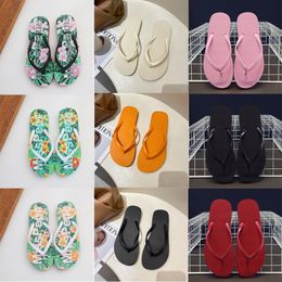 2024 designer Slippers sandals fashion outdoor platform shoes classic pinched beach shoes alphabet print flip flops summer flat casual shoes GAI-31