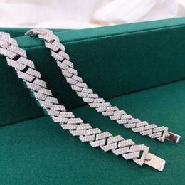 the New Diamond Mens Bracelet Luxury Full Diamond Cuban Mens Bracelet Weighs 39.7g Main Stone 5.2ct Long 19.5cm